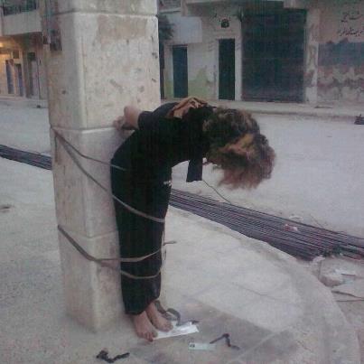 فتاة سورية عذّبها الجيش وربطها