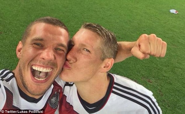 Podolski and Schweinteiger kiss on pitch