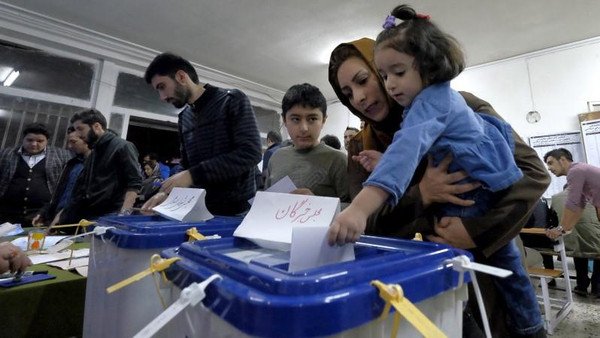 انتخابات ايران: حلف روحاني يتقدم على حساب المعتدلين