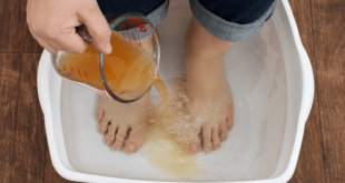 وضع القدمين في خل التفاح Feet in Apple vinegar